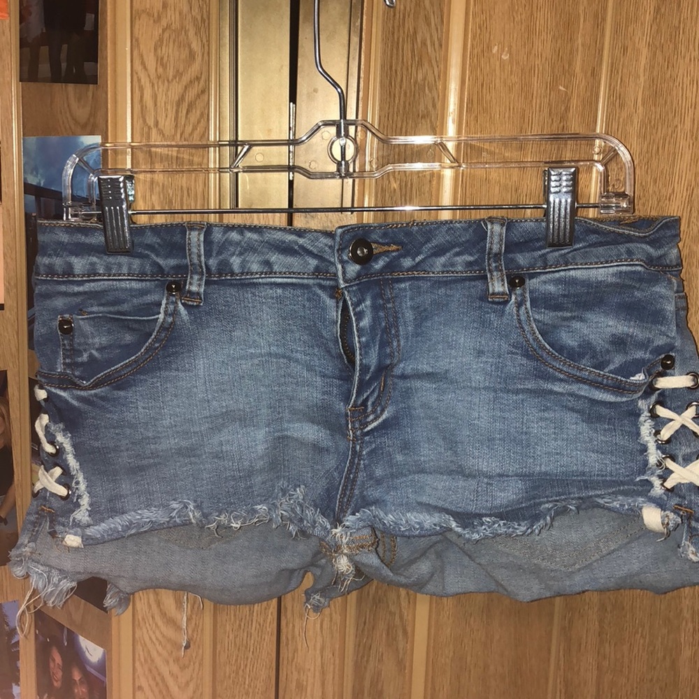 Lace-up side shorts